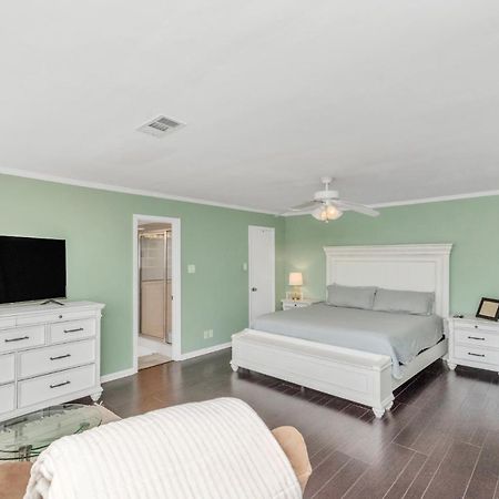 Beauty On The Water! Lake House Near The Beaches! Galveston Exteriör bild
