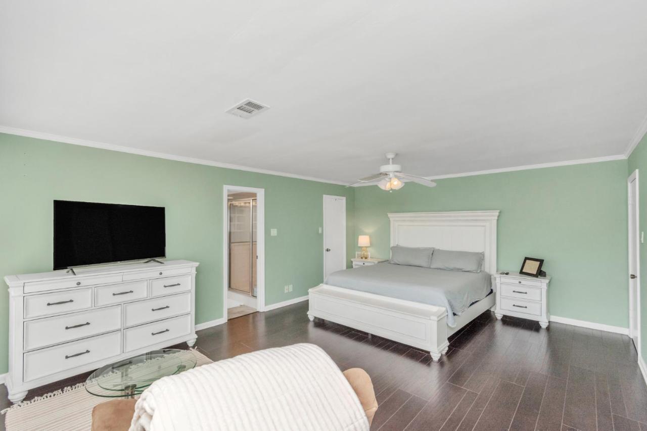 Beauty On The Water! Lake House Near The Beaches! Galveston Exteriör bild