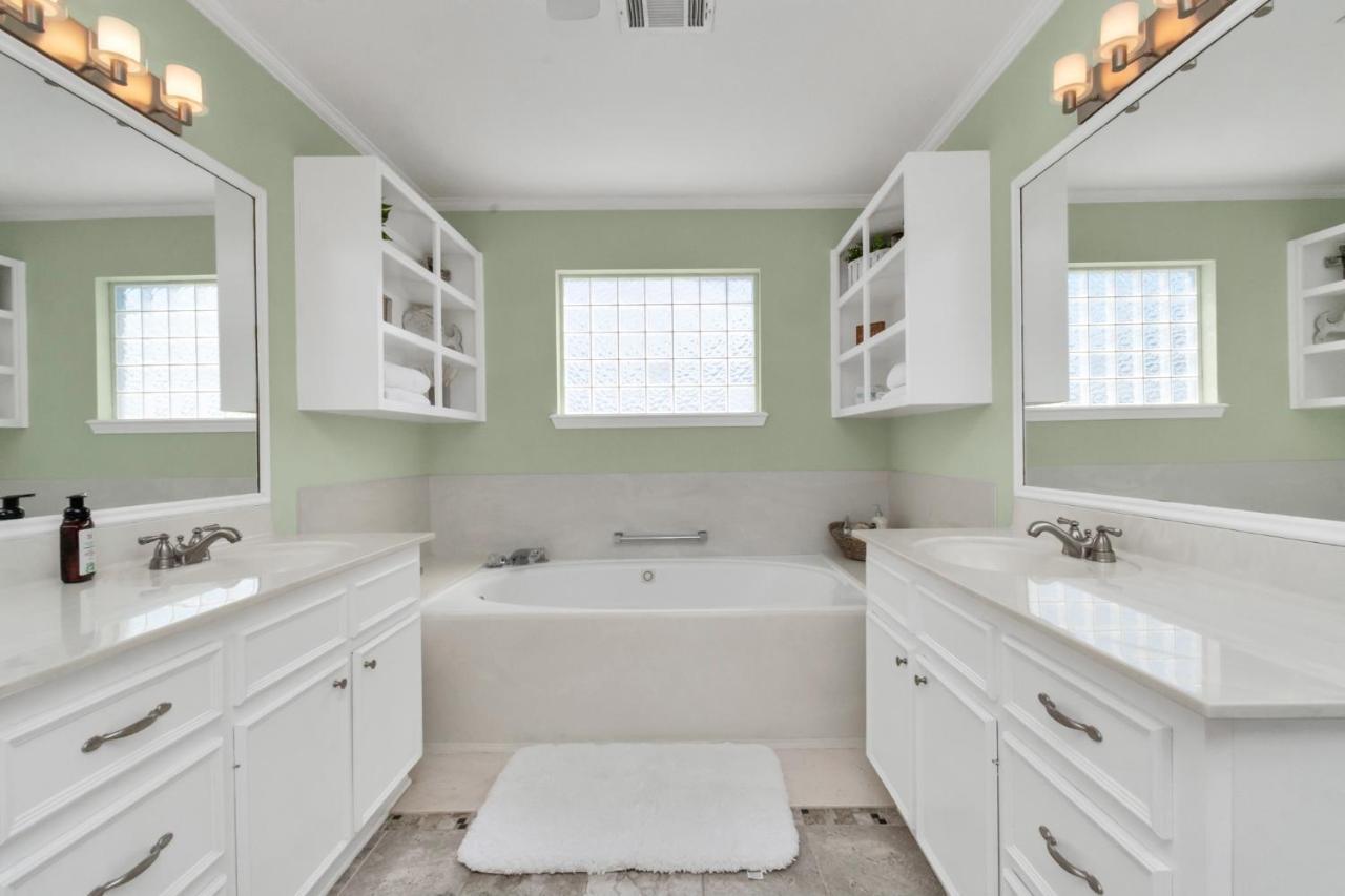 Beauty On The Water! Lake House Near The Beaches! Galveston Exteriör bild