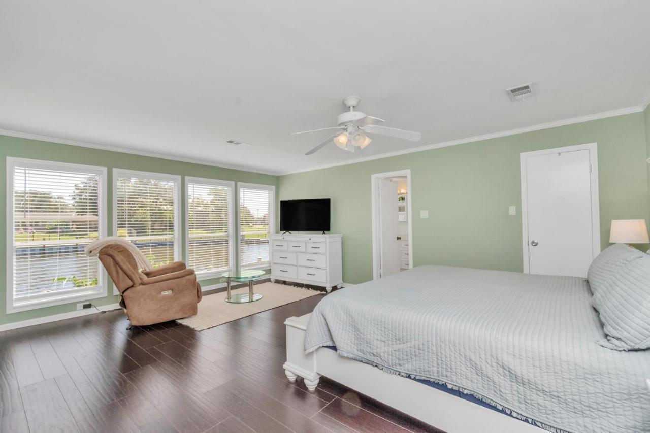 Beauty On The Water! Lake House Near The Beaches! Galveston Exteriör bild
