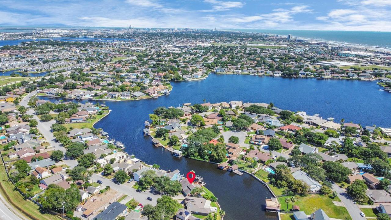 Beauty On The Water! Lake House Near The Beaches! Galveston Exteriör bild