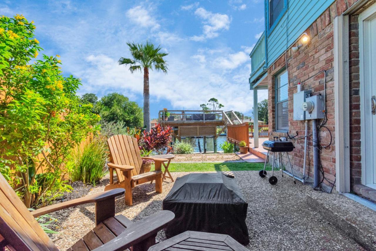 Beauty On The Water! Lake House Near The Beaches! Galveston Exteriör bild