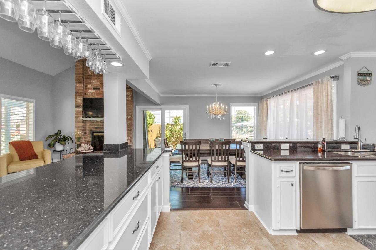 Beauty On The Water! Lake House Near The Beaches! Galveston Exteriör bild