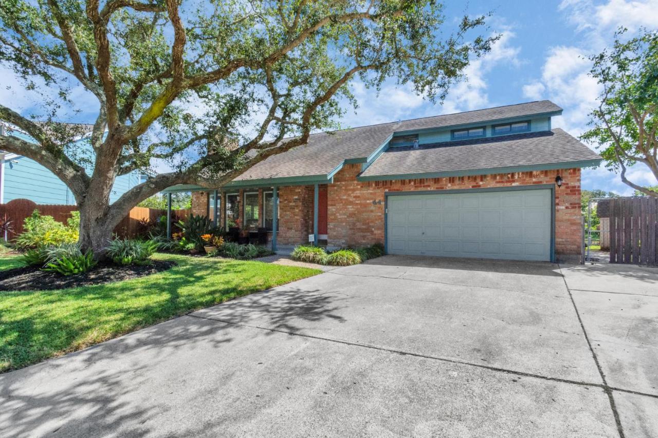 Beauty On The Water! Lake House Near The Beaches! Galveston Exteriör bild